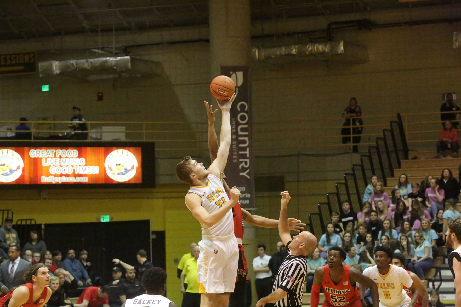 Valparaiso University beats Illinois State in men's basketball